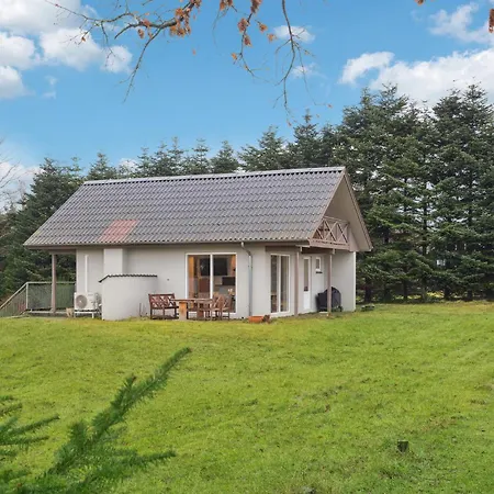 3 Bedroom Amazing In Højslev